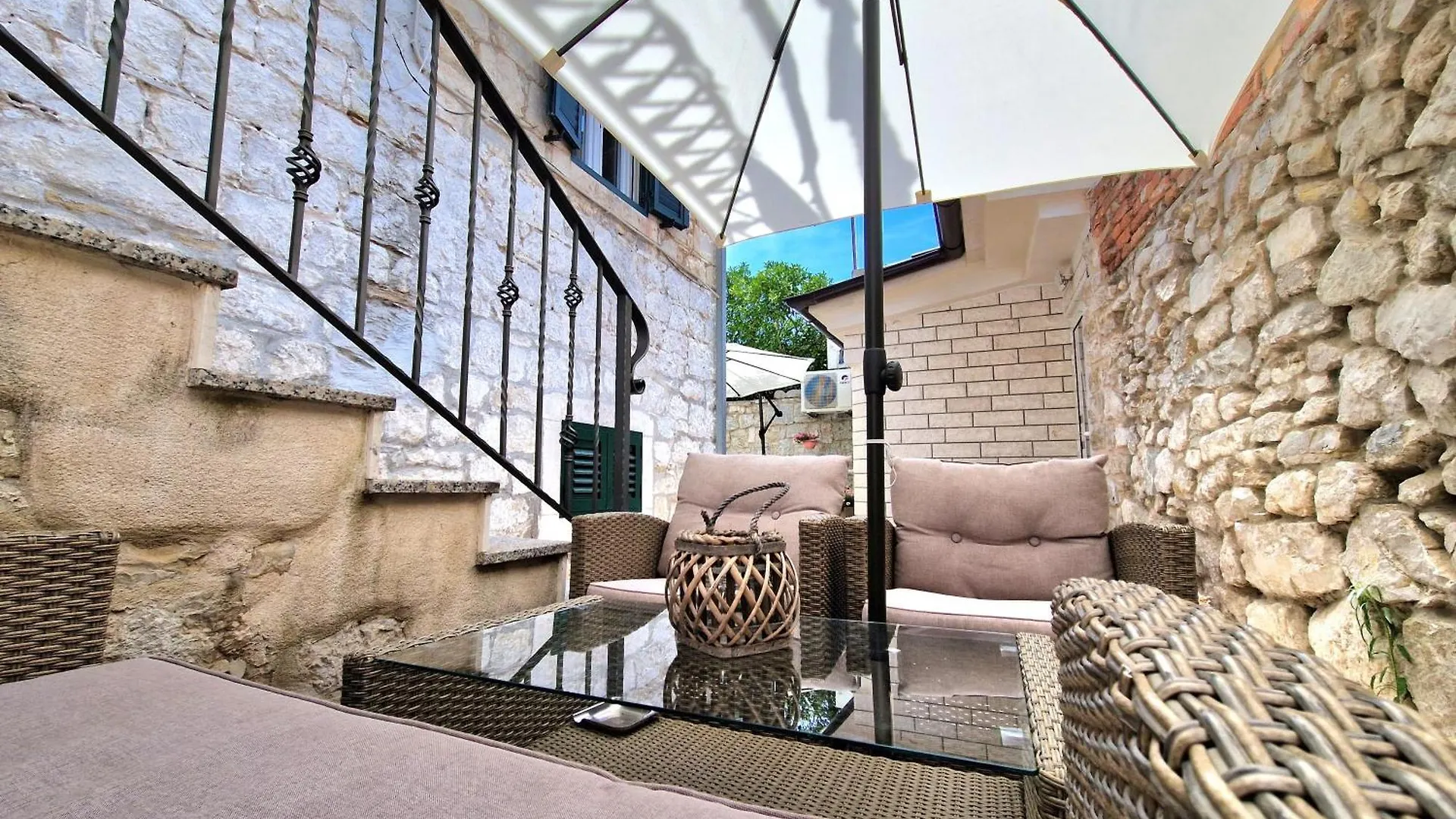 Guest house Apartment And Room Nona Stella Split