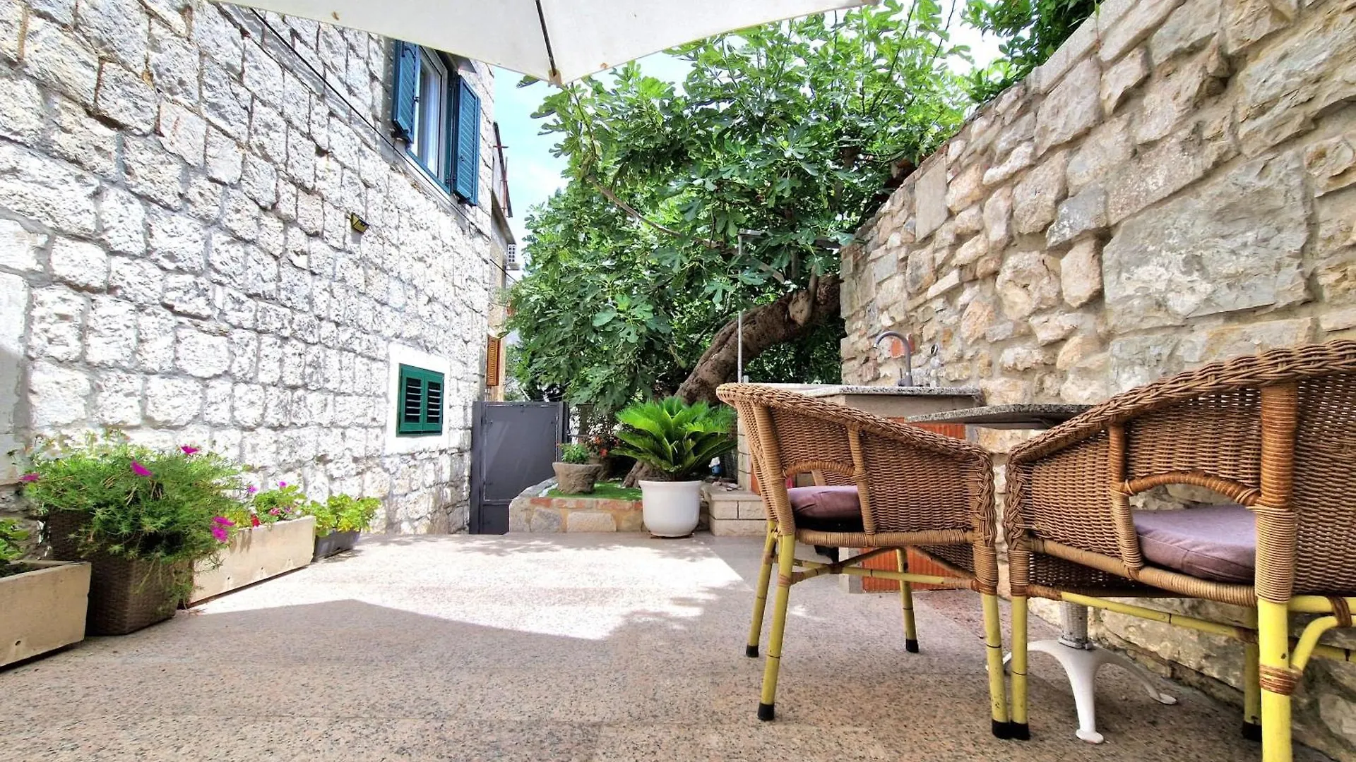 Apartment And Room Nona Stella Split Guest house